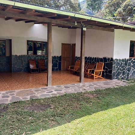 Lia B&B Lucmabamba Sahuayaco Екстериор снимка