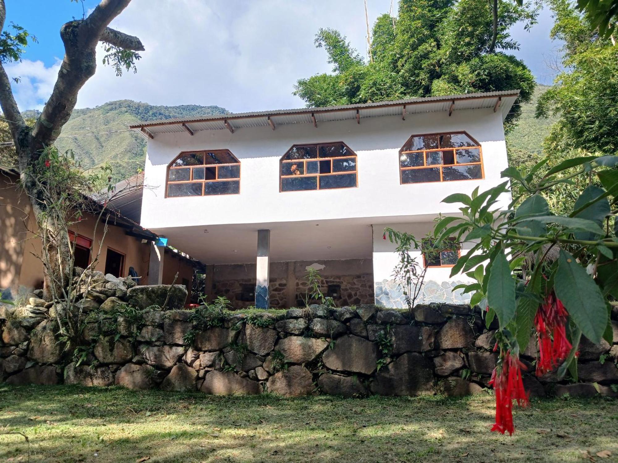 Lia B&B Lucmabamba Sahuayaco Екстериор снимка