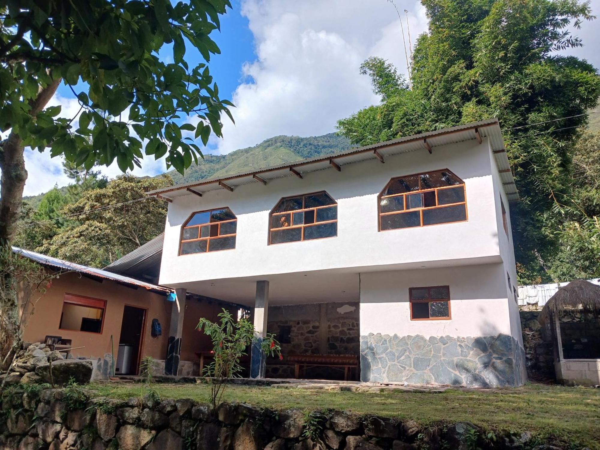 Lia B&B Lucmabamba Sahuayaco Екстериор снимка